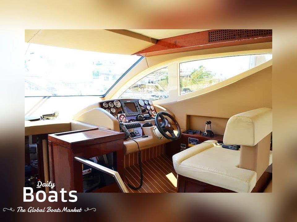 Яхта Majesty 44