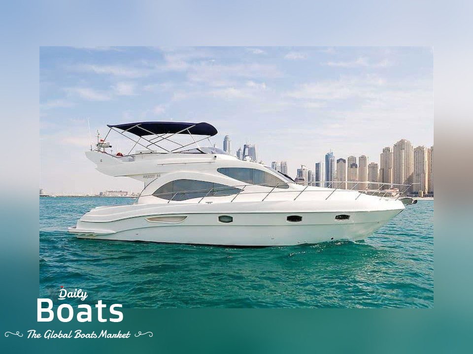 Яхта Majesty 44