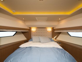 2011 Ferretti Yachts 750