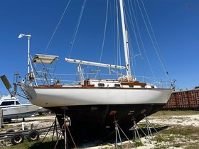 1983 Cape Dory 33