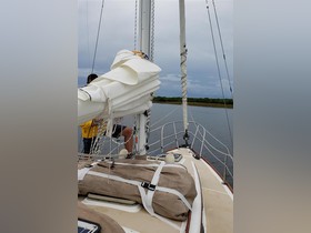 1983 Cape Dory 33