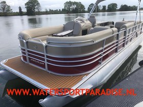 Sunchaser 256 Majestic Pontoon Boat