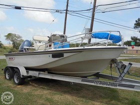 Boston Whaler Boats 18 Outrage