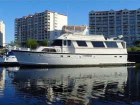 Hatteras Yachts 61