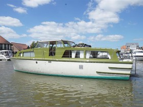 1967 Bourne 37 Cruiser на продаж