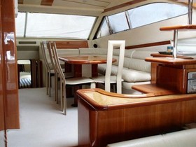 2000 Ferretti Yachts 680