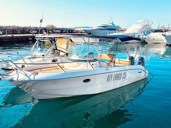 Outboard motor boats