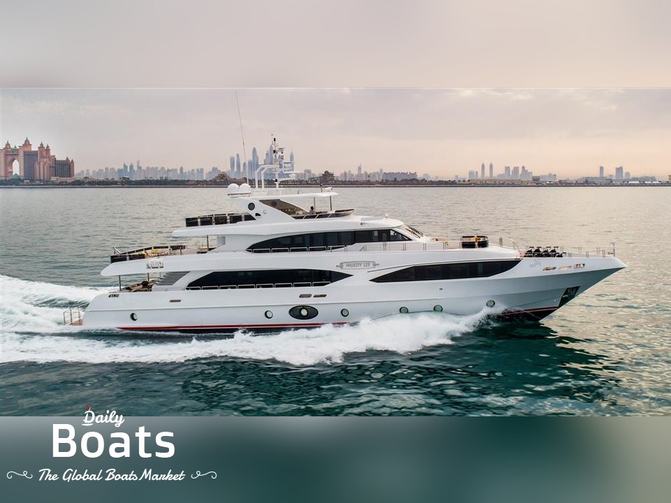 Яхта Majesty 44