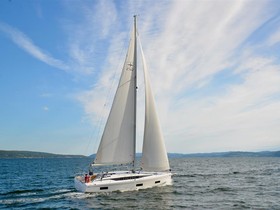 Buy 2022 Bavaria Yachts C42