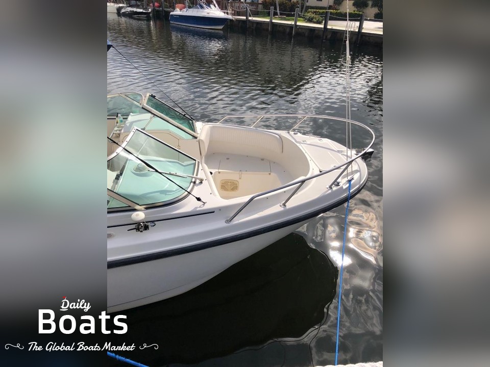 2001 Boston Whaler Boats Ventura for sale. View price, photos and Buy