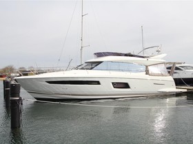Prestige Yachts 560