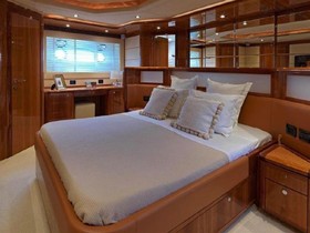 2004 Ferretti Yachts 880