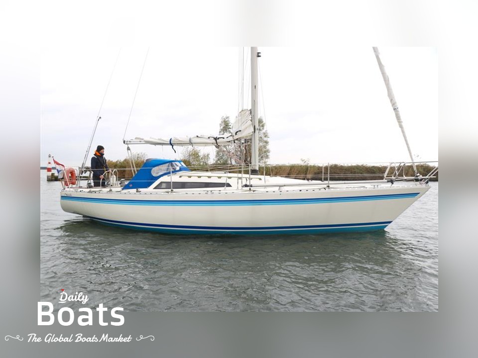 1980 Aphrodite 34