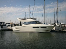Prestige Yachts 350