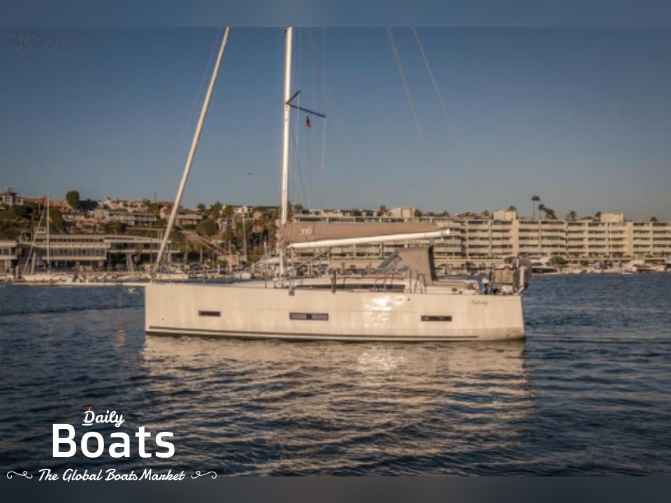 2019 Dufour 390