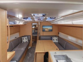 2019 Dufour 390