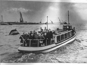 Купити 1913 Commercial Boats Classic Canal Cruise 50 Pax