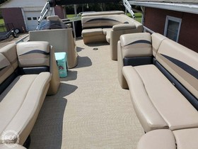 2017 Crestliner 2445 for sale