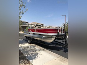 Sun Tracker 18 Bass Buggy