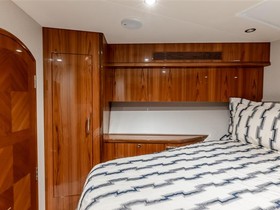 2017 Hatteras Yachts 70 in vendita