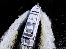 Lazzara Yachts 76