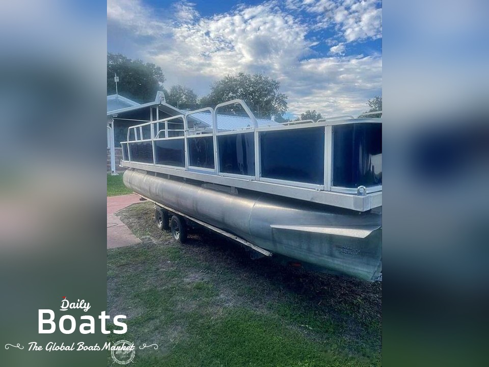 1992 Godfrey Pontoon Boats Sweetwater 2086 C for sale. View price