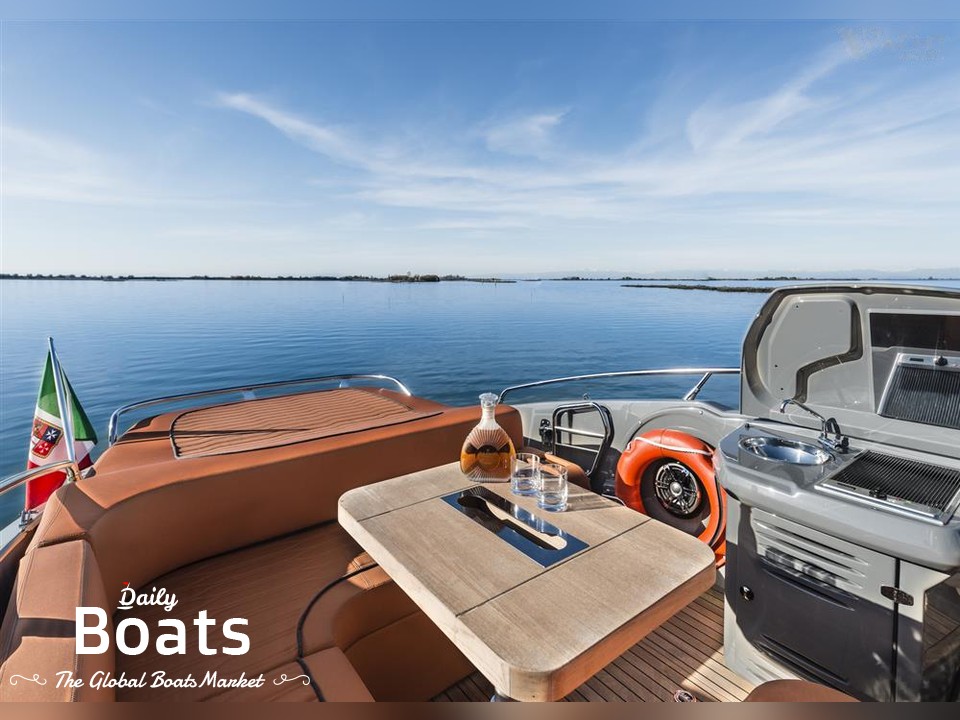 Cranchi 50 2002. Cranchi e30 endurance (космополитан). Катер кранчи эндуранс 30. Cranchi e30 endurance (2023). Cranchi e30 endurance (космополитан).