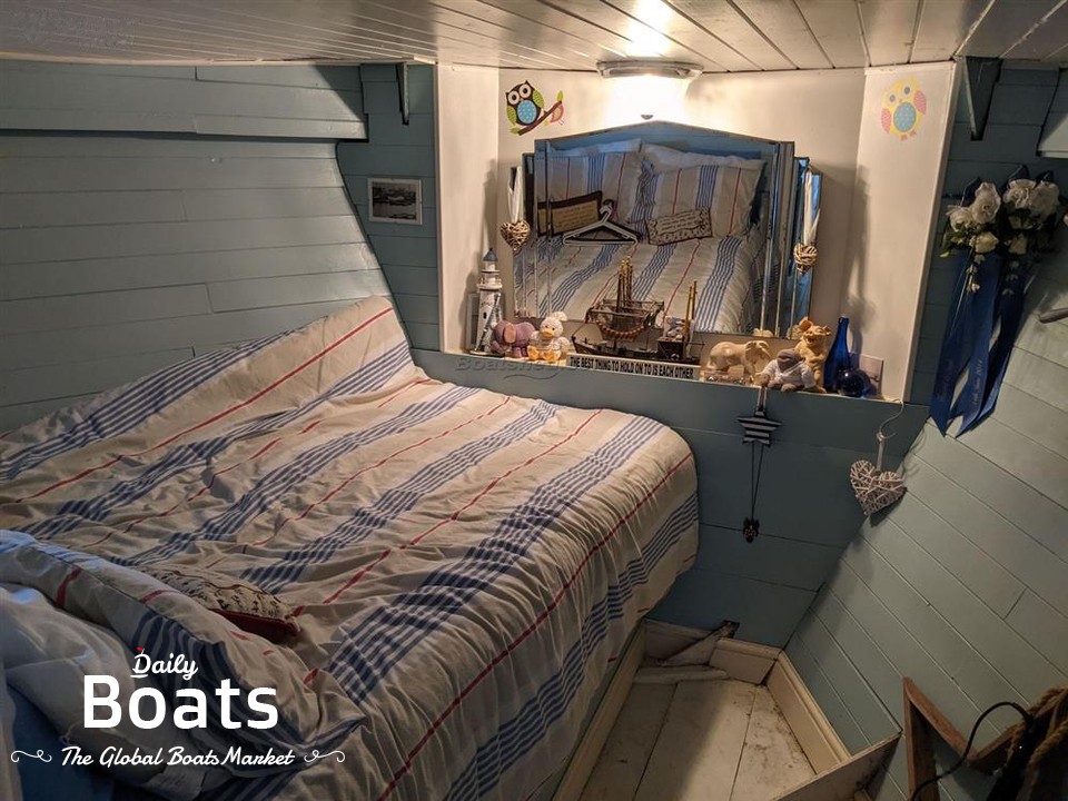 1958 Houseboat Thames Lighter 26M for sale. View price, photos and Buy