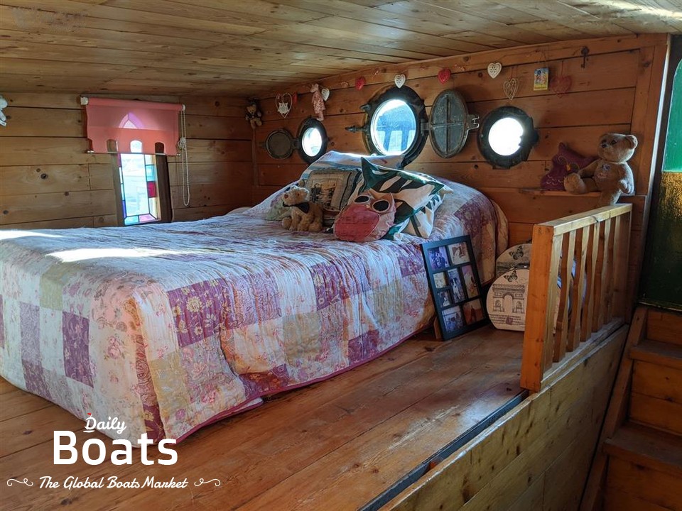 1958 Houseboat Thames Lighter 26M for sale. View price, photos and Buy