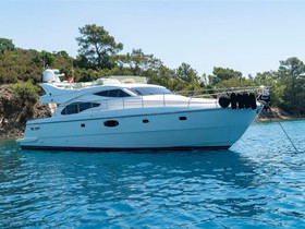 Ferretti Yachts 590