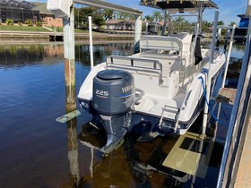 2010 Century Boats 2200 Center Console