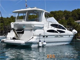 Cruisers Yachts 415 Express Motor Yacht