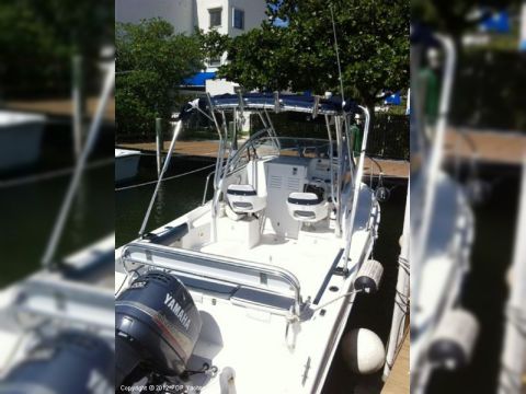 2000 Cobia 220