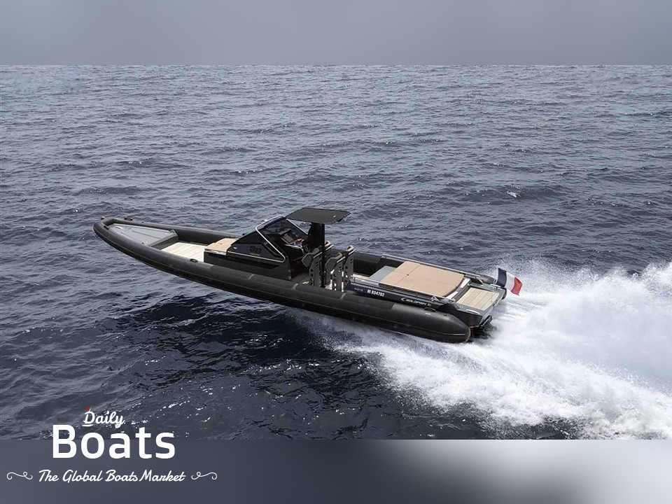Что такое жесткие надувные лодки (RIB) с каютой?