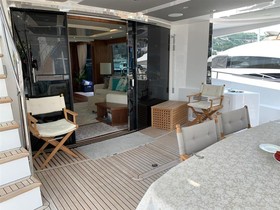 Koupit 2018 Sunseeker 86 Yacht