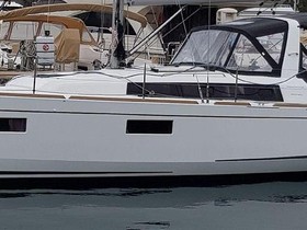 2018 Bénéteau Boats Oceanis 381 на продаж