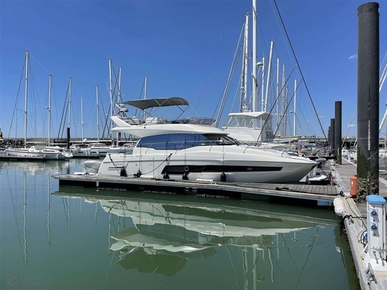 Prestige Yachts 460