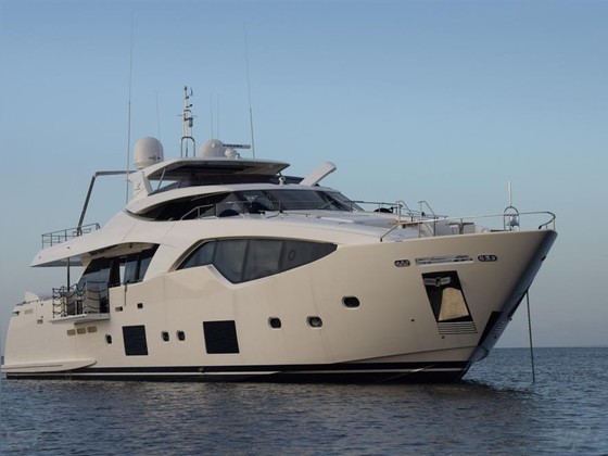 Ferretti Yachts Custom Line 108