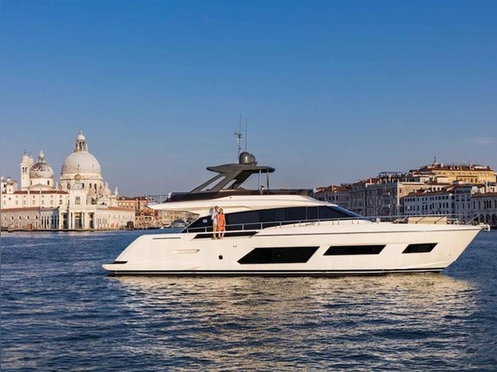 Ferretti Yachts 670