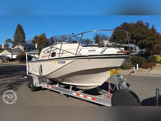 Boston Whaler Boats Revenge V-22