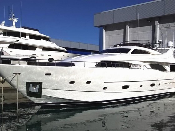 Ferretti Yachts 94
