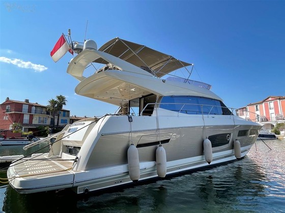 Prestige Yachts 550