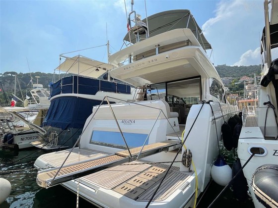 Prestige Yachts 520