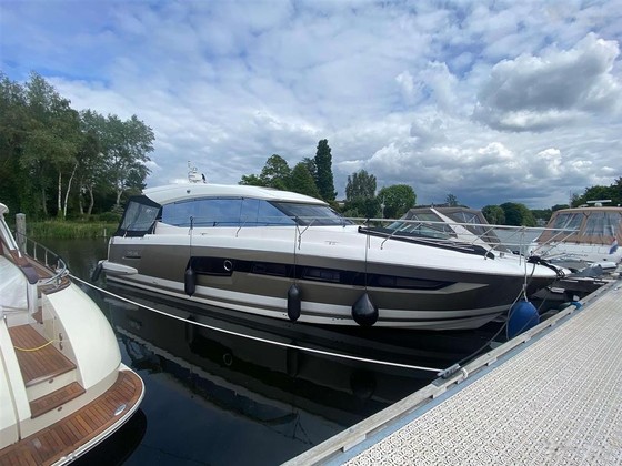 Prestige Yachts 500S