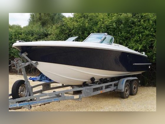 Chris-Craft 22 Launch