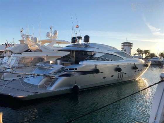 Pershing 90