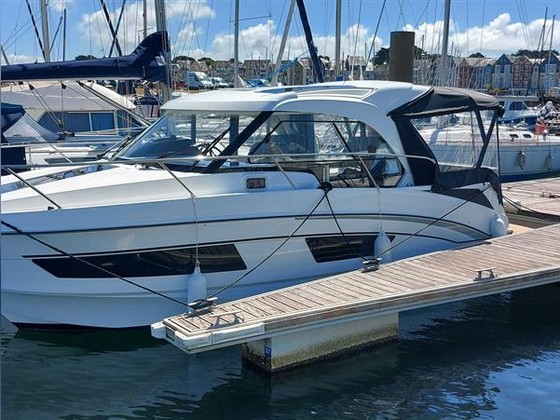 Bénéteau Boats Antares 9