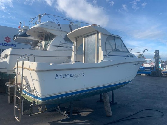 Bénéteau Boats Antares 600