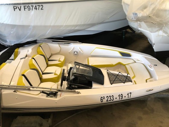 Scarab Boats 165