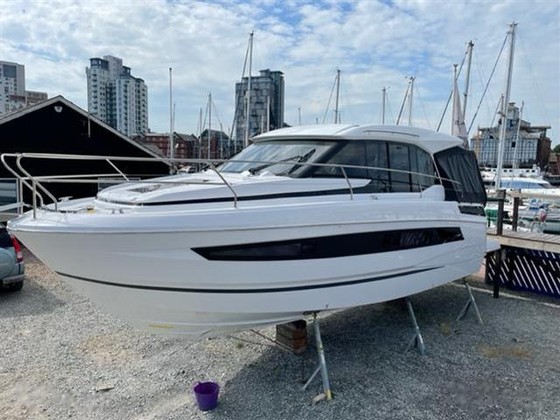Jeanneau NC 33